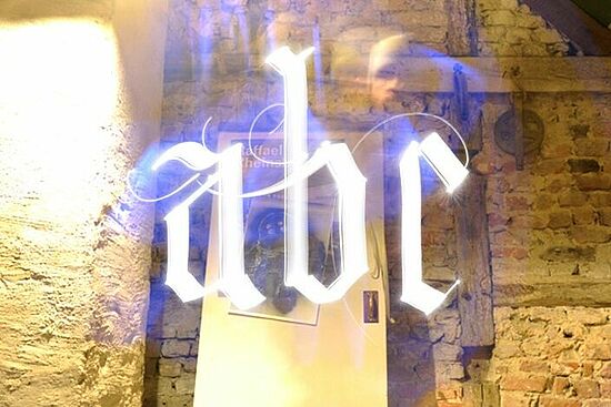 Alexander Dominik, Timo Titzmann: Glowing Fracture/Lightwriter installation