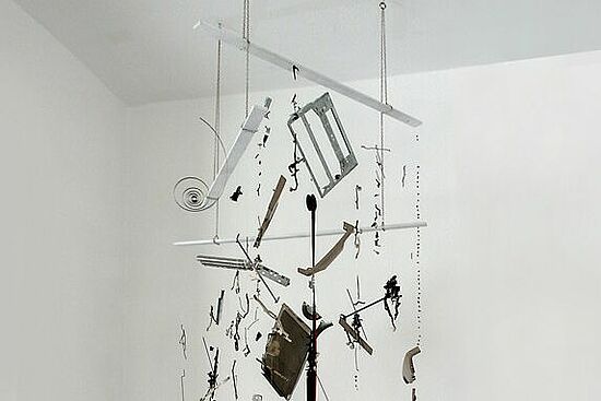 Studierende der Studiengänge Innenarchitektur, Kommunikationsdesign und Medien, Produkt- und Schmuckdesign: STOFF GEBEN – Unterwegs auf der Achterbahn Kunst