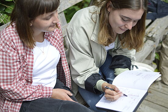Lena Dietrich_Pauline Jünemann_Fabian Kempf_Johannes Kirschall_Paula Körner_Aida Kranert_Sarah Materne_Frauke Müller_Margot Reuter_Berenike Schau_Jasmin Schnell_Michelle Schukay_Nadja Schumann_Pascal Sebastian_Imme Thiele_Michelle Wanitzek: Garten für alle – real insect estate