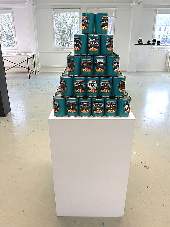 Studierende der Studiengänge Architektur, Innenarchitektur, Kommunikationsdesign und Medien, Produkt- und Schmuckdesign: ZEICHEN CODE SYMBOL