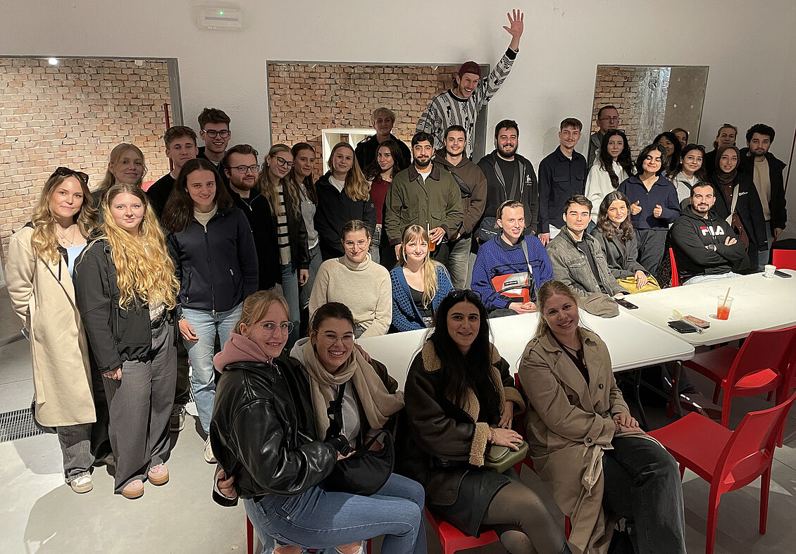 Studierende aus den Studiengängen Architektur (BA & MA) sowie Kommunikationsdesign und Medien: Exkursion „Biennale Architettura 2025“