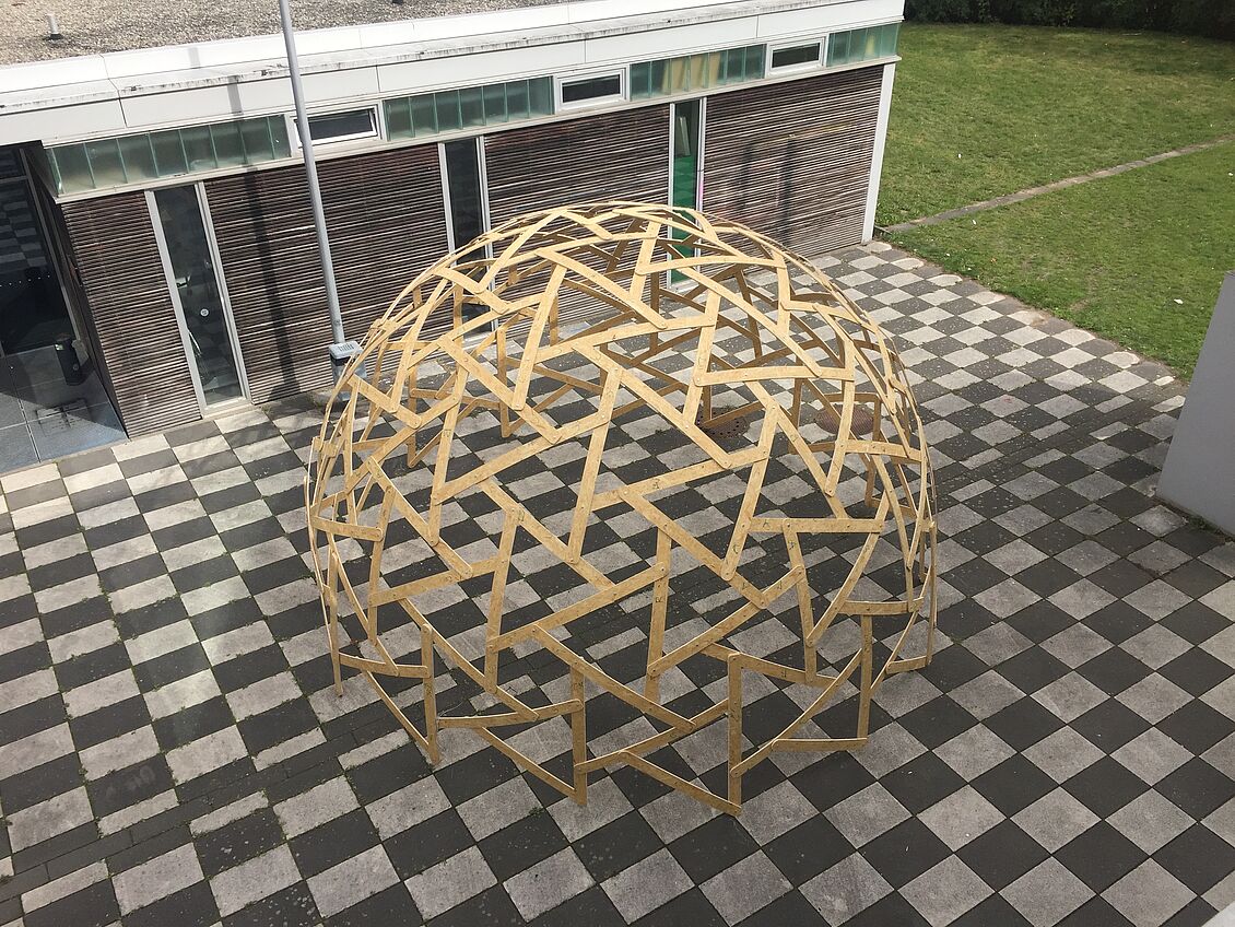 1. Semester 2019/20: Domes - Bauen im Masstab eins zu eins - In der Woche eins