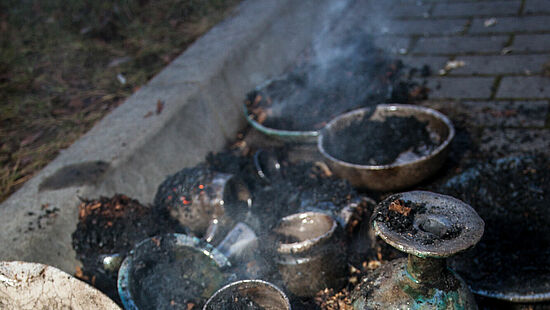Fakultätsmitglieder: Traditioneller Raku-Brand