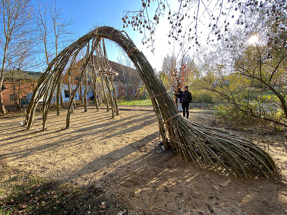 Emilia Basse, Ludwig Finke, Matthes Golz, Mahek Gupta, Samira Korth, Franz Kotte, Benedikt Schulze-Halbe, Lena Thiele, Betti Thiessenhusen, Anna Sophie Weiß, Nele Welker, Lasse Wigger: Weidezeit auf Biegen und Brechen - Wintersemester 25/26
